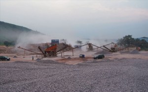 Mobile crusher plant for bentonite gold stone crusher machine