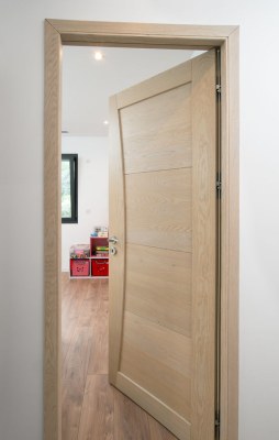 INTERIOR DOOR