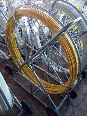 Cable wire device insulating rodder