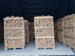 Dry firewood and wood pellets in bulk for sale