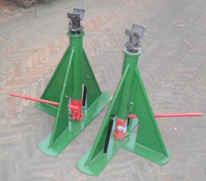 Hydraulic lifting cable stand