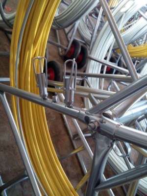 With wheels threader wire and cable electrical rod