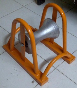 Steel cable roller