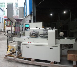 Drinking straw packaging machine