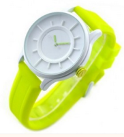 Grossiste chinois Montre fantaisie miler, cadran entierement blanc et bracelet jaune vif